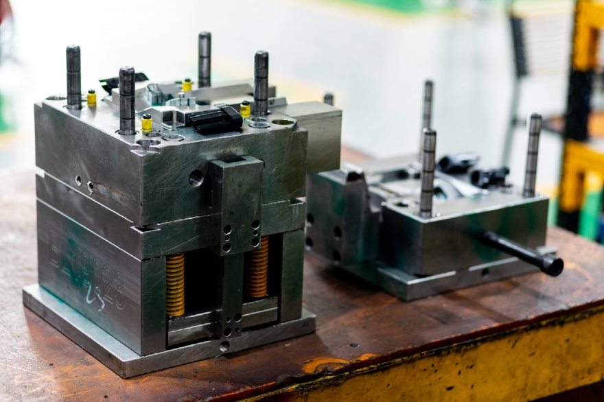 plastic-injection-molds-can-be-3d-printed-fast-1570560108